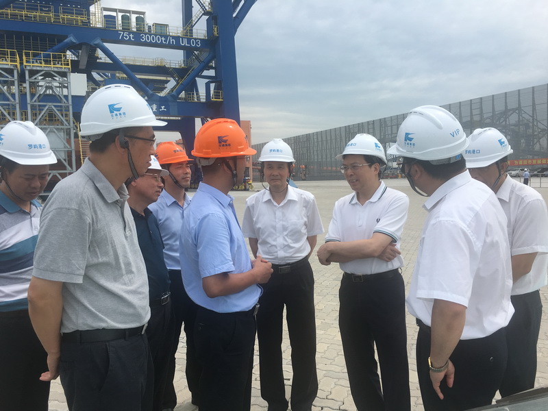 省交通厅厅长黄祥谈一行到罗屿作业区调研指导工作